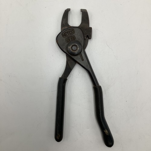 Heyco #29 strain relief pliers Green Handle