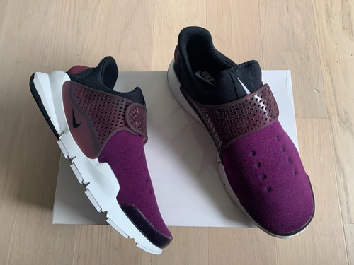 nike sock dart tech fleece