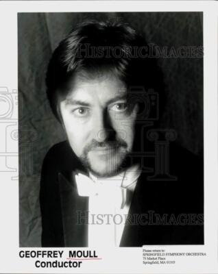 Press Photo Conductor Geoffrey Moull - srp21930