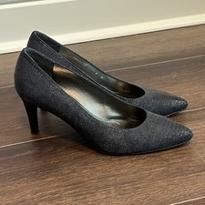 Stuart Weitzman Women  s Size 8 Black Leather Textured Pumps Pointed Toe Heel