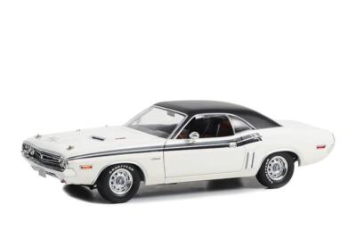 Greenlight 1:18 1971 Dodge Challenger R/T - Bright White & Black Interior