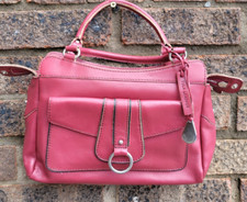 Große rosa Lederhandtasche für Frauen. Gebr...