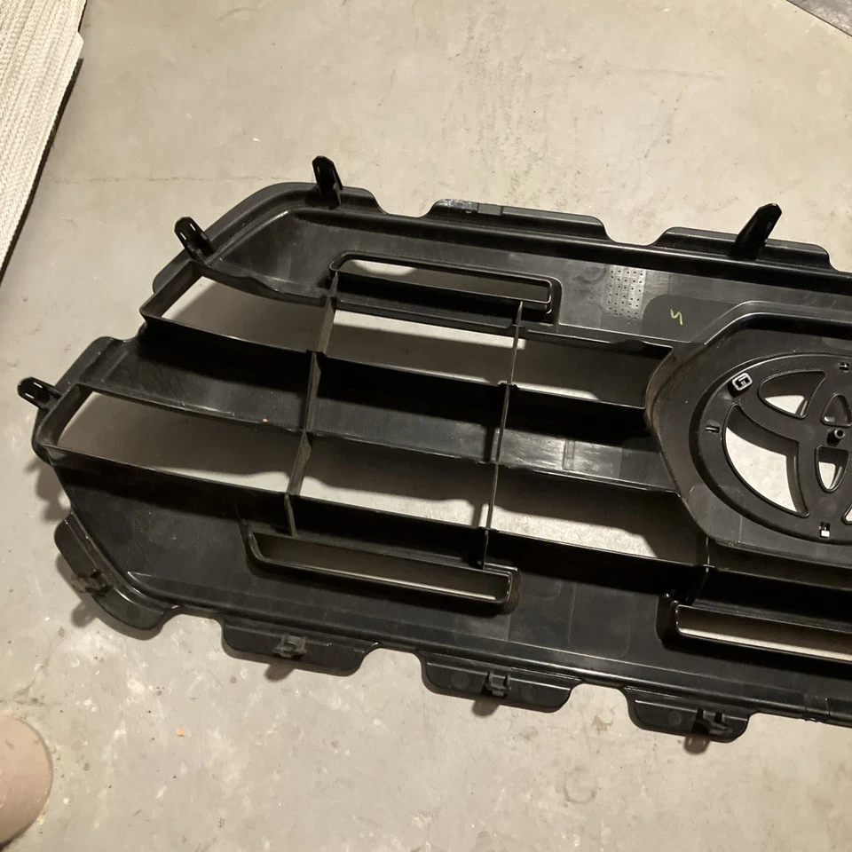 Rejilla genuina OEM 2016 2017 2018 2019 Toyota Tacoma 53114-04140 04150 04180 Foto 4 de 4