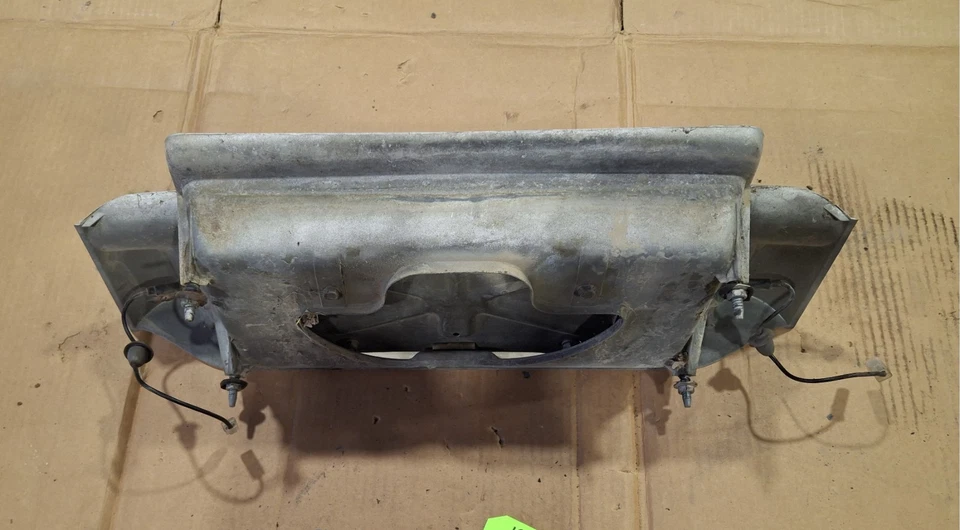 1968 Oldsmobile 88 98 Rear Fuel Door License Plate Holder Bracket w/ Light OEM Foto 2 de 4