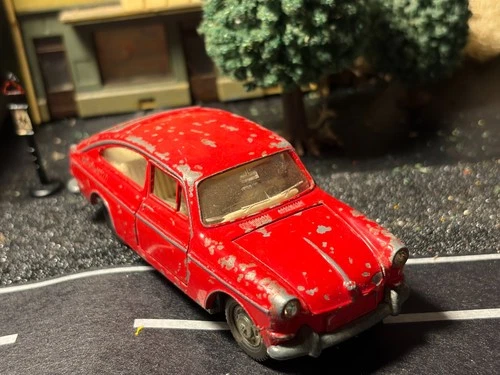 VINTAGE DINKY TOYS VOLKSWAGEN 1600 TL HATCHBACK RED ORIGINAL