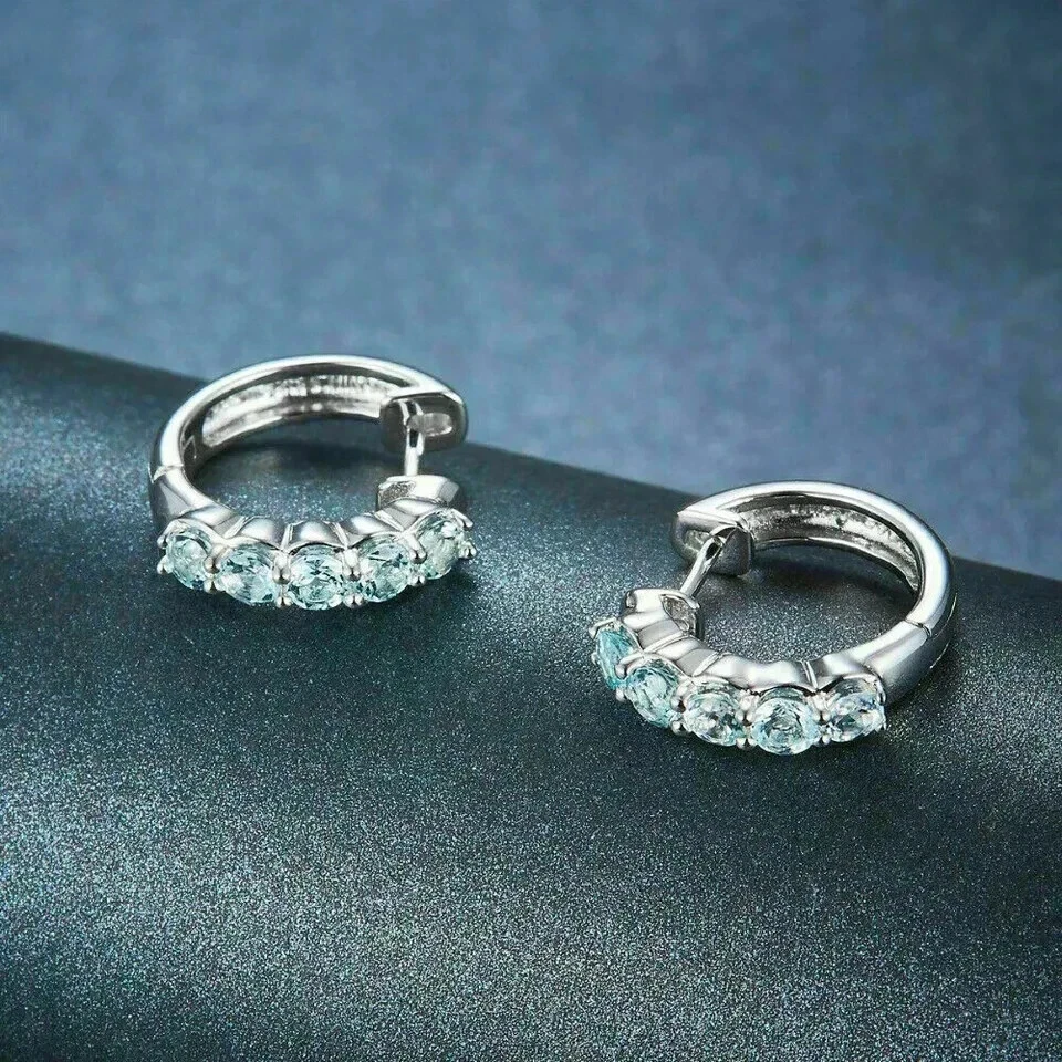 2 克拉圆形切割实验室制作海蓝宝石 Huggie &Hoop 耳环 14K 镀白金 — 第 3/4 张图片