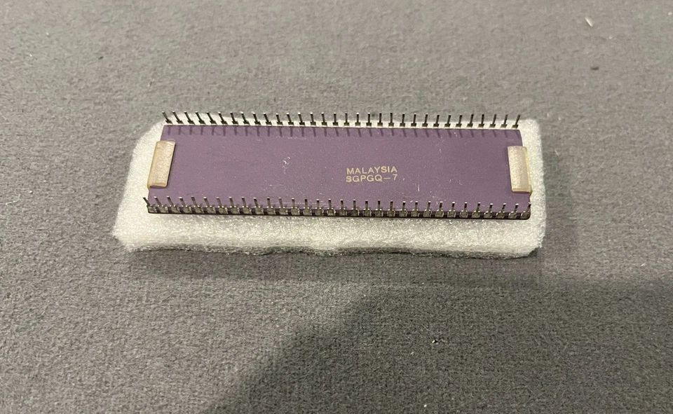 Motorola MC68000L8 Ceramic Micro Processor Chip - Photo 2/2