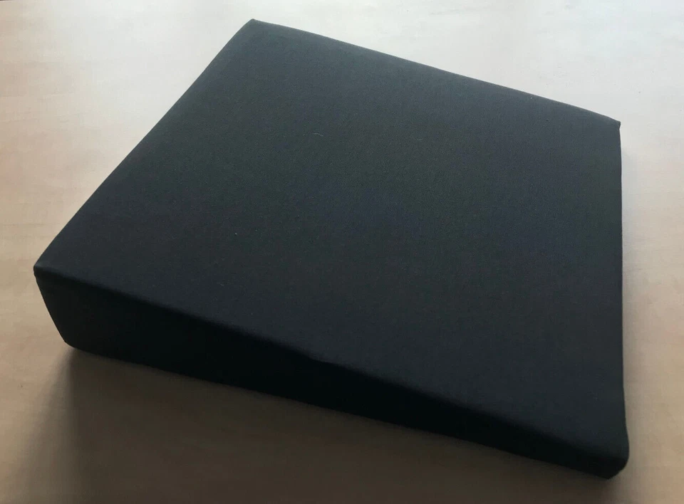 REHA4YOU Keilkissen orthopäd.Sitzkissen Autokissen weich schwarz 38x38cm Höhe 8 auf 2 cm