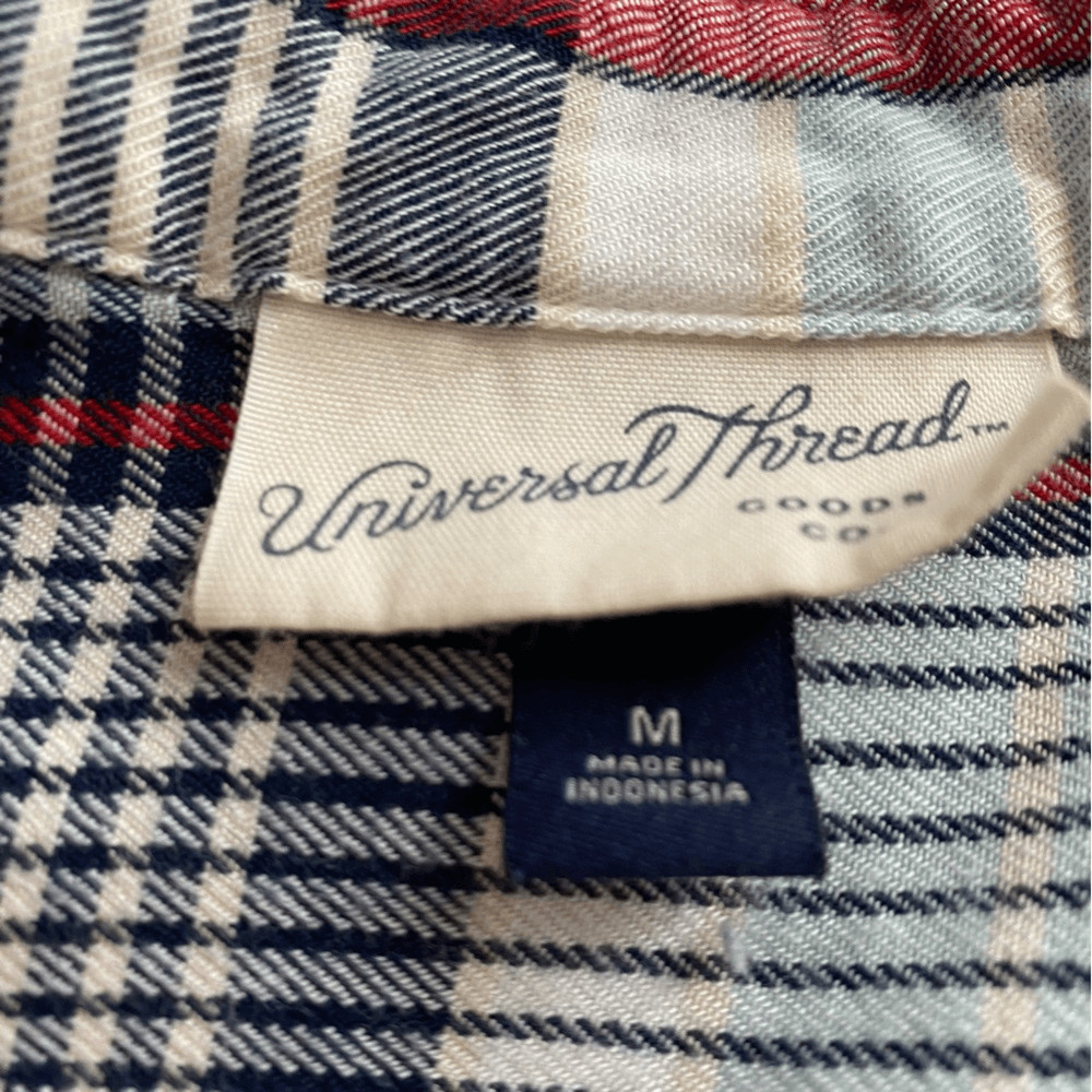 Universal Thread Plaid Camp Button Shirt Medium - image 3