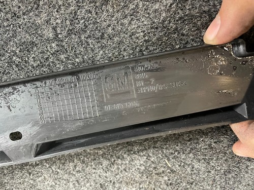 CADILLAC CT6 3.0L 16-20 RIGHT SIDE WIPER COWL EXTENSION END FILLER COVER 29K - Bild 2 von 2