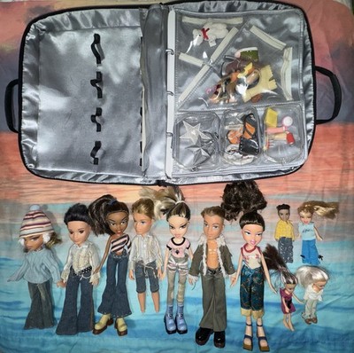 2001-03 BRATZ Dolls Travel Bag Carrying Case 11 DOLLS INCLUDED with Accessories