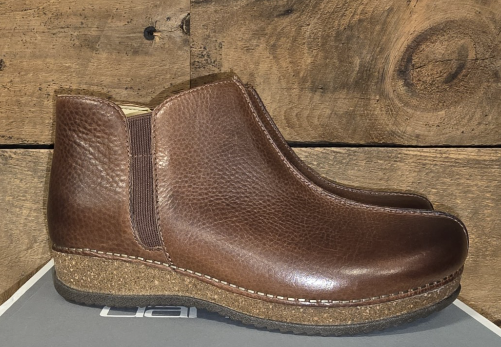 NIB Dansko 9607-785300 Women's Makara Waxy Milled Brown Casual