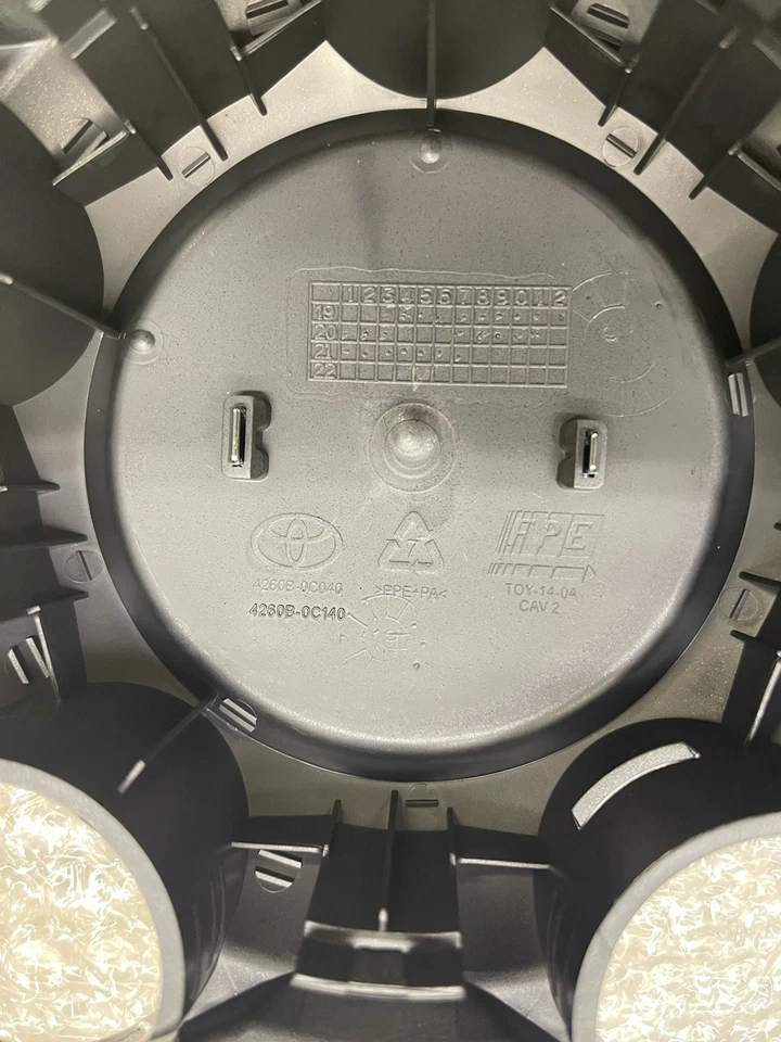 TOYOTA TUNDRA TAPACUBOS TAPACUBOS 4260B0C040 CUBIERTA LLANTA 18" NEGRO 2014-2021 Foto 3 de 4