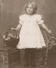 PRETTY LITTLE GIRL, THICK RINGLET CURLS, BASKET OF FLOWERS. CABINET CARD. PA.