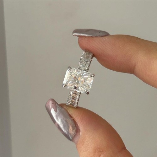 Smaragd runder Schliff Diamant mit Nieten 14K Weißgold Vorschlagsring für Frauen und Männer