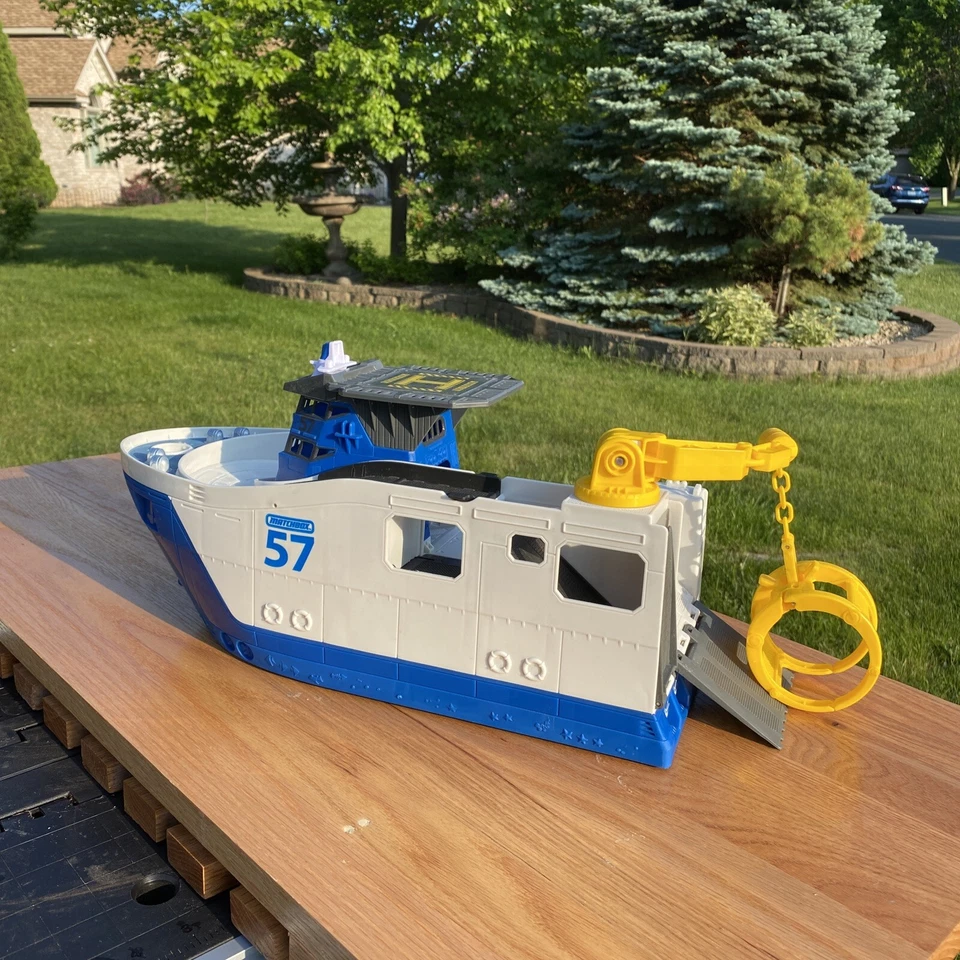 Mattel BFN57 Matchbox Multi Color Boat 2013 Matchbox Car Rescue Boat / Fast Ship - Image 2 of 4