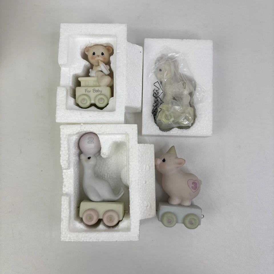 🚨 Conjunto de Trem de Aniversário Precious Moments 11 peças Baby Thru Idade 12 + Palhaço + Baby Read - Imagem 4 de 4