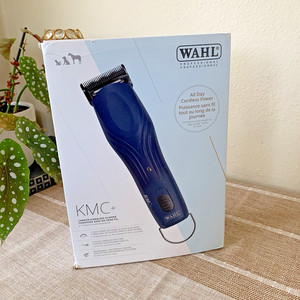 Wahl Professional Animal KMC+ 2-Speed Cordless Clipper Lightly Used-Navy Blue