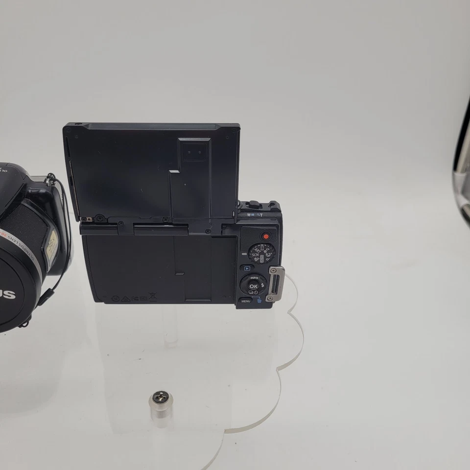 Cámaras digitales Olympus Stylus Tough TG-5 y SP-810UZ con cargador de batería tarjeta SD Foto 3 de 4