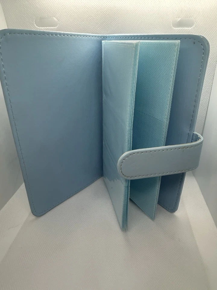 Mini álbum de fotos Fujifilm Instax billetera azul tiene capacidad para más de 100 fotos Foto 3 de 3