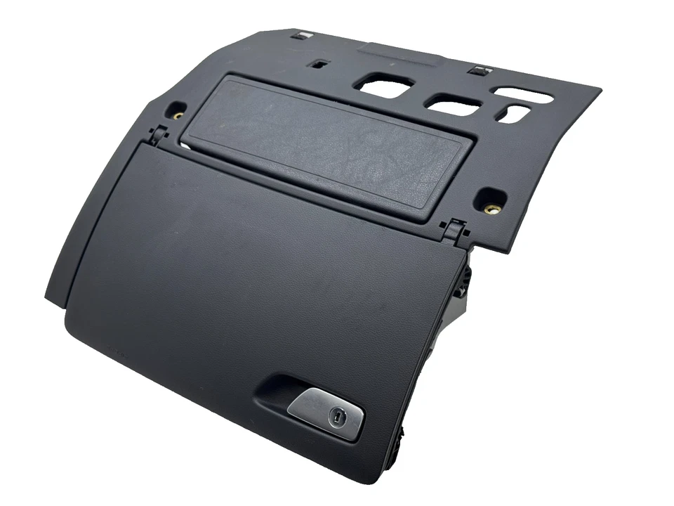 2015–2020 AUDI A3 QUATTRO ОТДЕЛЕНИЕ ПЕРЧАТОЧНОГО ЯЩИКА ПРИБОРНОЙ ПАНЕЛИ ЧЕРНЫЙ ОТ ОРИГИНАЛЬНОГО ПРОИЗВОДИТЕЛЯ 8V0880842A - Изображение 2 из 4