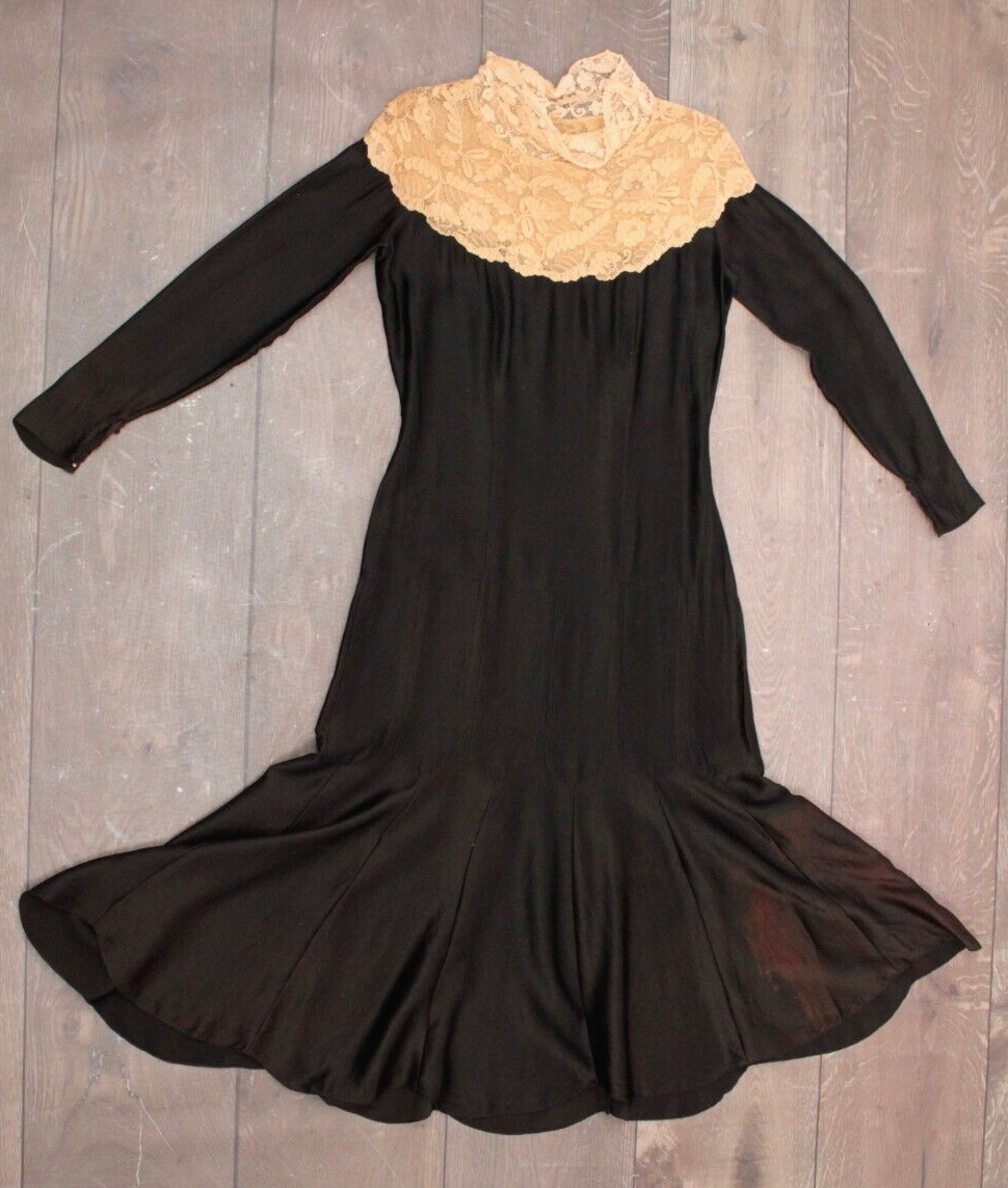 dress with lace collar and cuffs Vintage 1940's Black Dress With Lace Collar and Cuffs