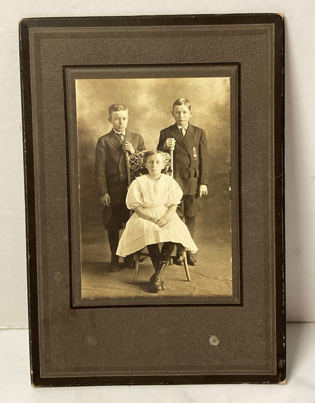Antique Victorian Cabinet Card Photo c.1900 Three Children Siblings Fashion Suit