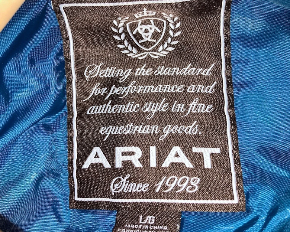 Colete xadrez com capuz de pele sintética ARIAT tamanho grande - Imagem 3 de 4