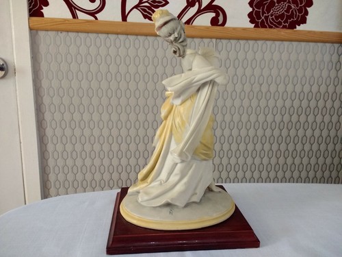 Victorian Lady & Dog Sculpture Heavy Ornament Figurine Statue - Picture 4 of 12
