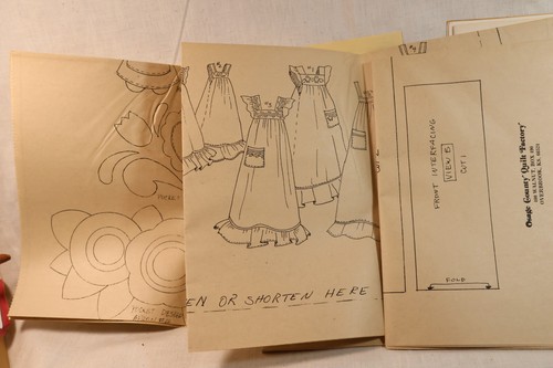 Vintage Apron Patterns sewing craft never used A Quilters Apron etc - Picture 8 of 10