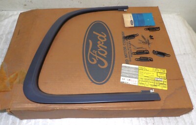 1984 1985 1986 Ford Thunderbird NOS RH QUARTER WINDOW OUTSIDE MOULDING Charcoal