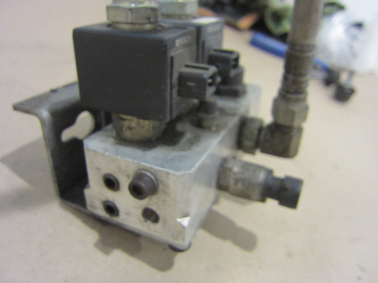 Lamborghini Gallardo 2005 - Suspension Control Valve - P/N  400412185C 