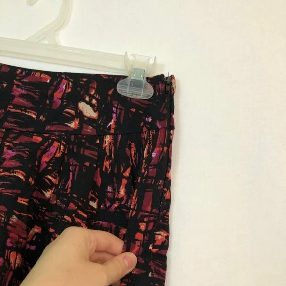 Bermuda FOREVER 21 preta rosa tribal asteca boho geométrica cintura alta pequena - Imagem 3 de 4