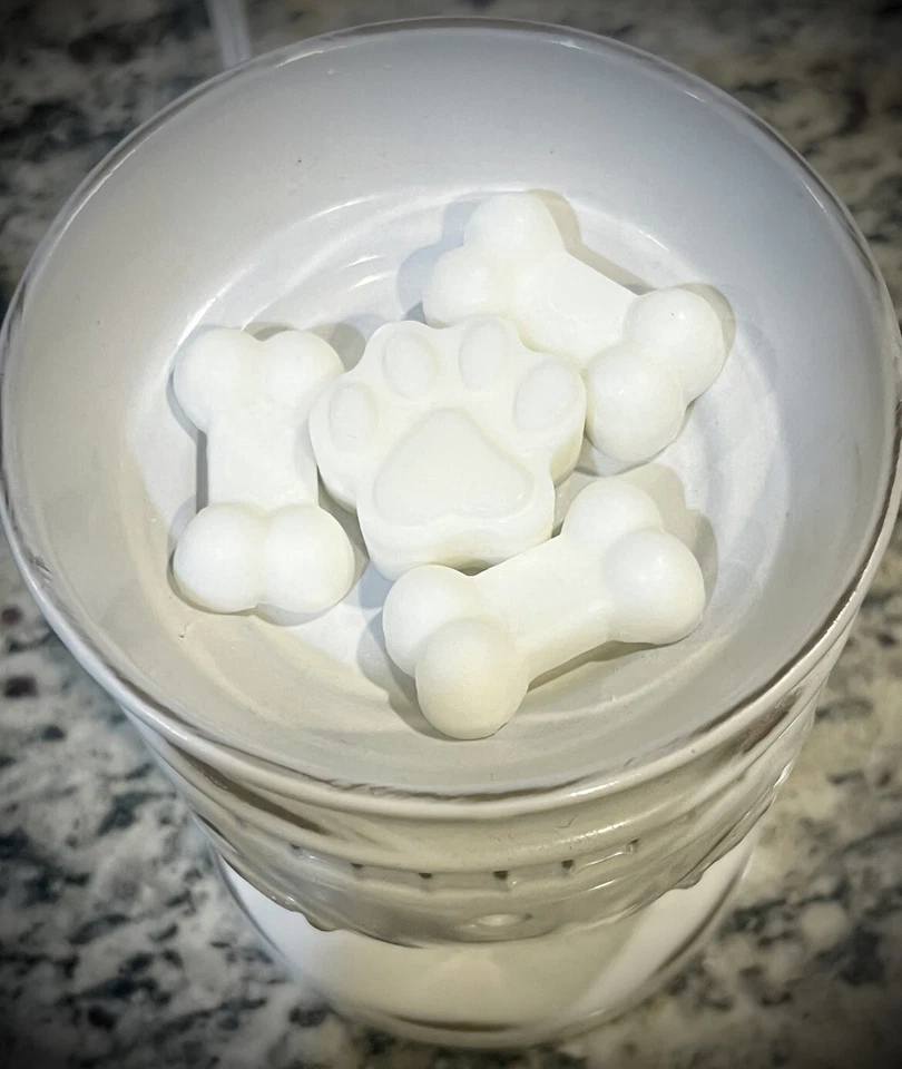 Scented 4oz Bag Soy Wax Melts Dog Bone & Paw Shapes Cute Dog Lover Gift - Image 4 of 4