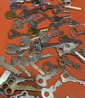 Lot of 60 Coin-op Keys Many small ones and other vintage trade and machine types — photo 4