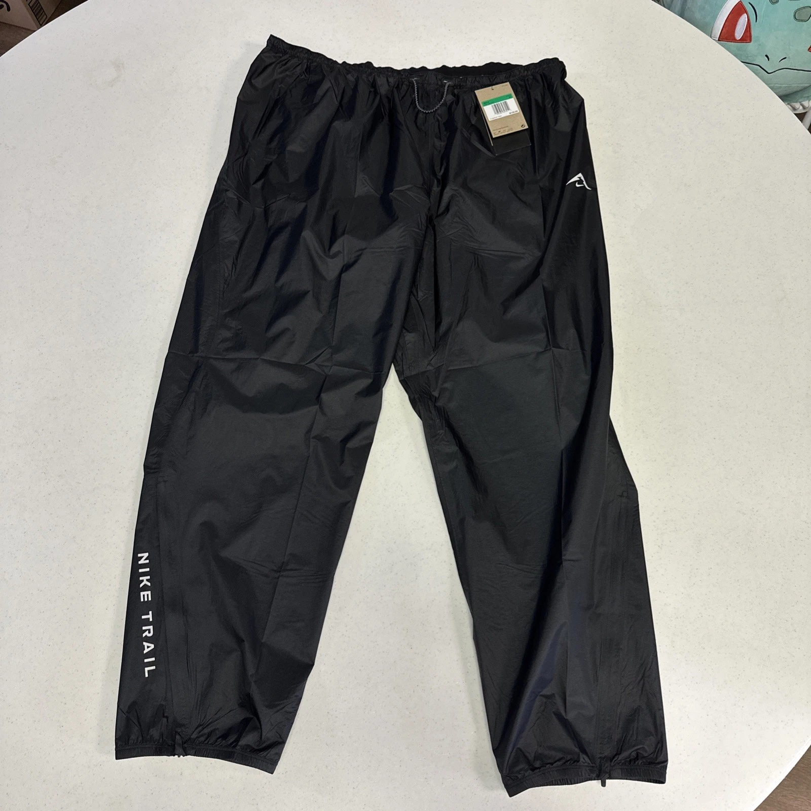 Size XL - Nike Trailwind Men's Storm-FIT ADV Waterproof Running Pants HV2159-010
Opens in a new wind