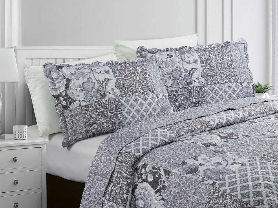 Brilliant Sunshine Grey Flowers Patchwork, Quilt Set King, Medium - Image 3 of 4