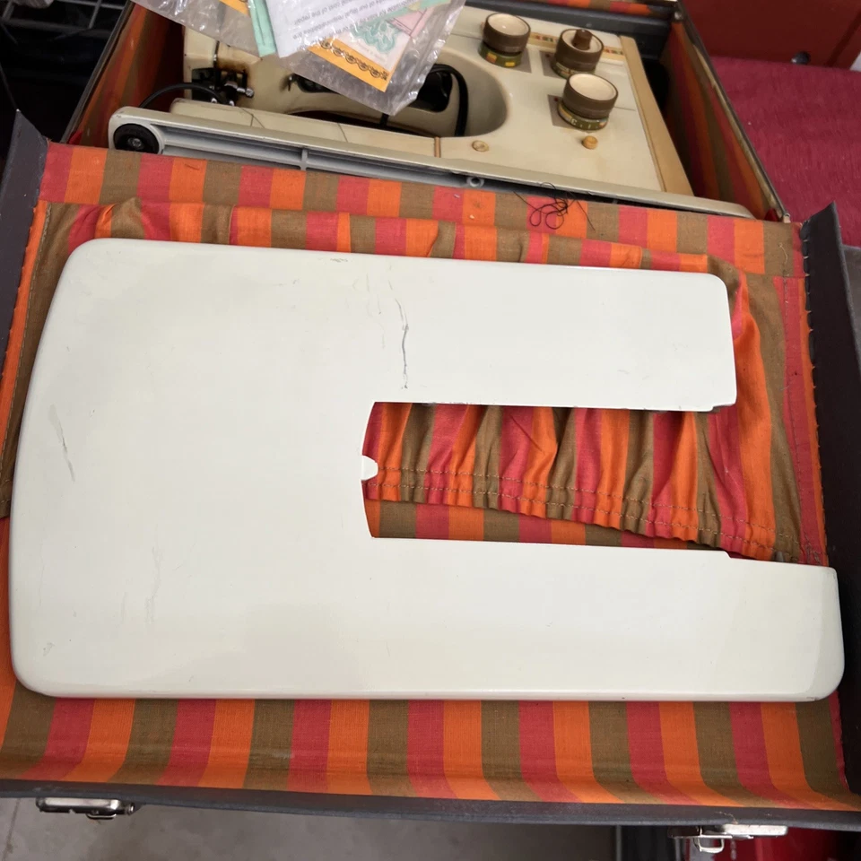 Viking Husqvarna Sweden Model 6030 Sewing Machine w/ Case - Tested & Working - Image 4 of 4