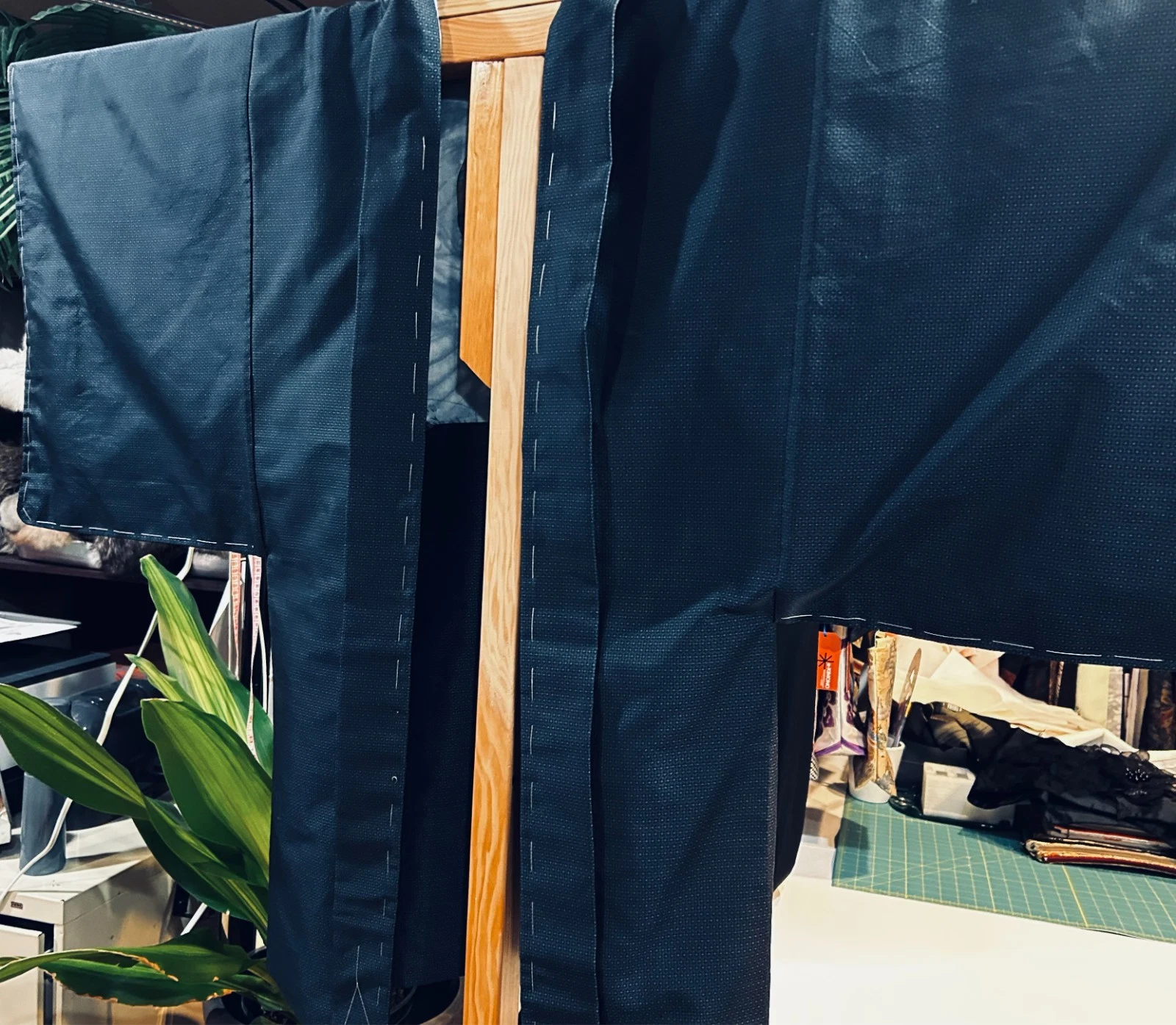 Unused Men s Haori, Pure Silk, deep navy blue, small size, excellent condition. - product detail image 10