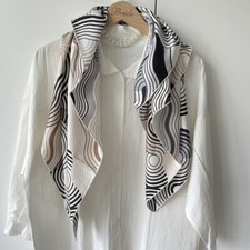 18 Momme Twill Silk Wrap Scarf Horses Print Double Face Shawl 35" Beige/Gray