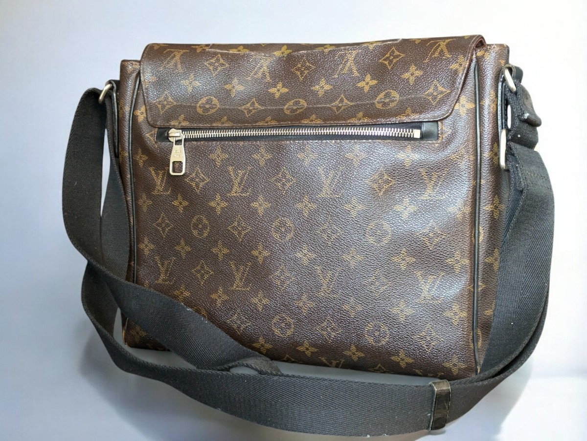 LOUIS VUITTON District MM Monogram Crossbody bag M40934 LOUIS VUITTON District MM Monogram Crossbody bag M40934