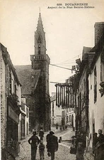 DOUARNENEZ (29) Rue Sainte Hélène belle animation