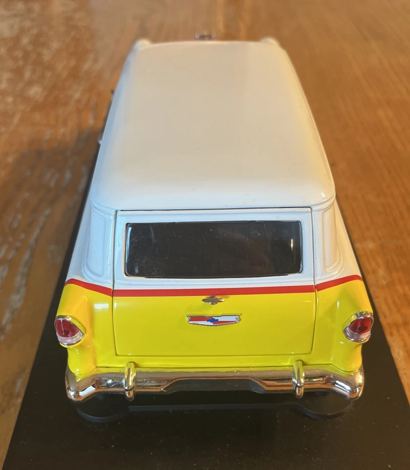 2004 JOHNNY LIGHTNING COCA-COLA 1955 CHEVY SEDAN 1:18 DIECAST Model Car - Image 3 of 4