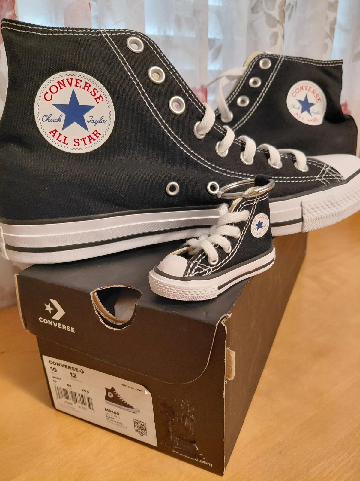 M9160 CONVERSE ALL STAR HI BLACK UNISEX, MENS 10 / WOMENS 12 + RARE KEYCHAIN!
Opens in a new window