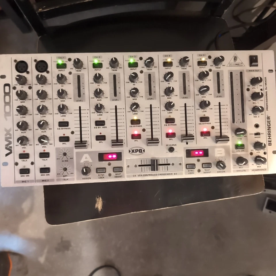Behringer Pro Mixer VMX1000 7-Channel Rack-Mount DJ Mixer Working - Image 2 of 4