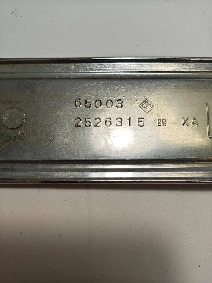 Plymouth Belvedere II 1965 4 puertas techo izquierdo moldura lateral 2526315 nuevo en stock Foto 3 de 4