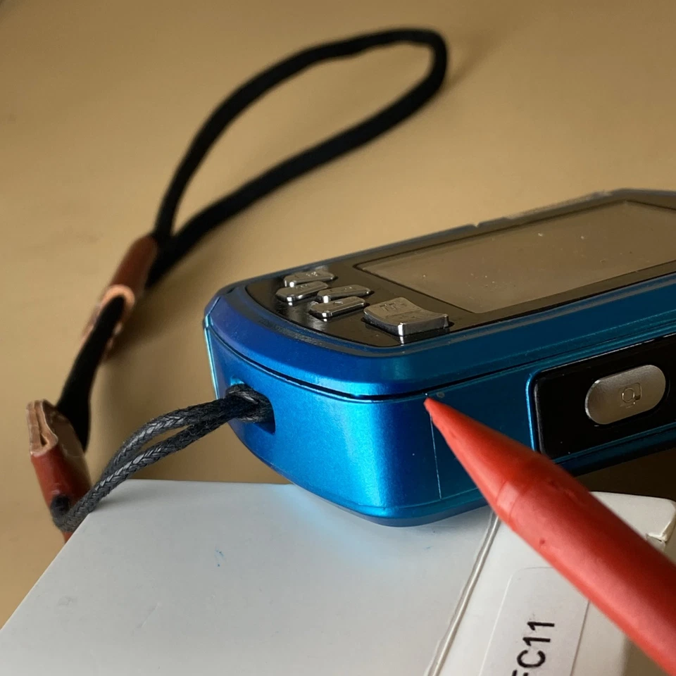 Polaroid IS048  Digital Camera  ( With Crack Line ) AS IS /TESTED WORKING /4G Tf - Image 4 of 4