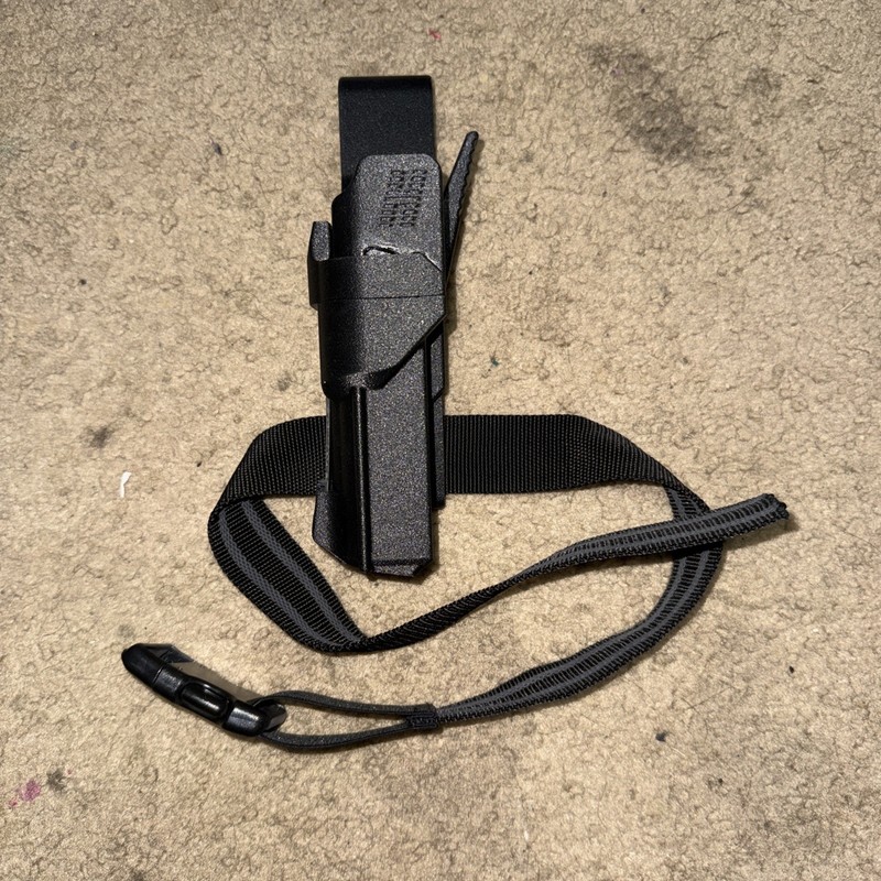 Hush Holster With Midride Mount Surefirex300 Regular Frame Right Hand Universal