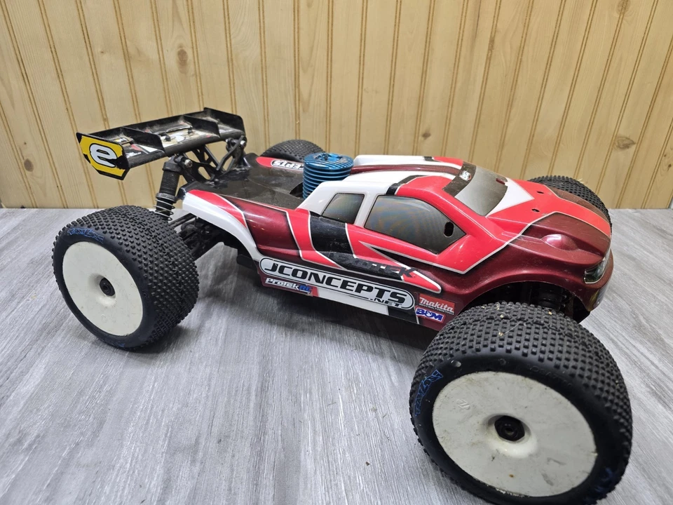 Losi Eight-T 1/8 Scale Nitro Truggy Runs Great  - Image 2 of 4