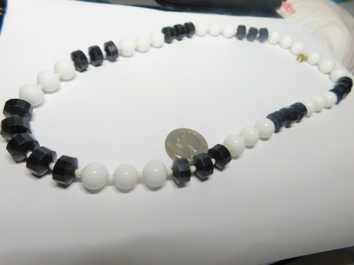 White Glass Black Faceted Plastic Beaded Necklace 24 Inches Vintage - Picture 3 of 3